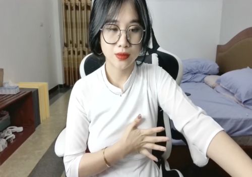 Anna Gấu tự sướng để kiếm tiền sinh sống cực đã.